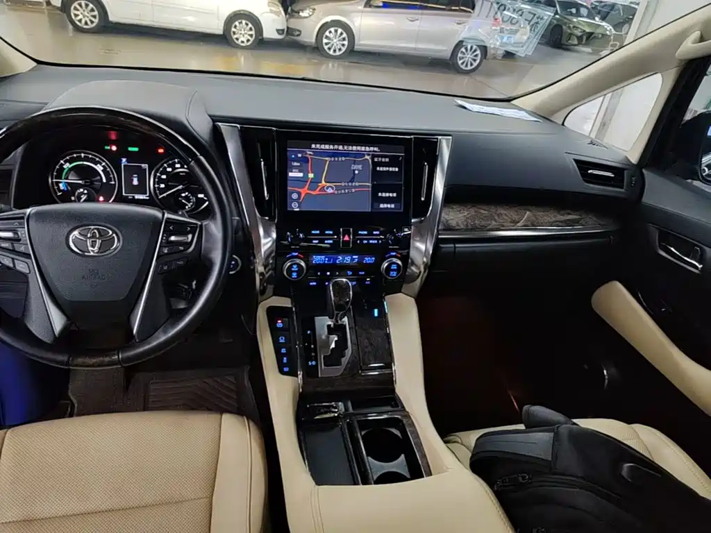 Toyota Vellfire 2022 — фото 14