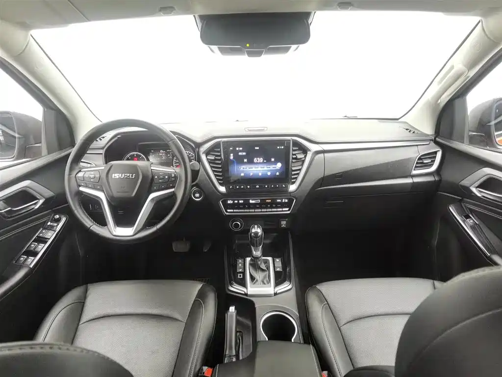 Isuzu D-MAX 2023 — фото 5