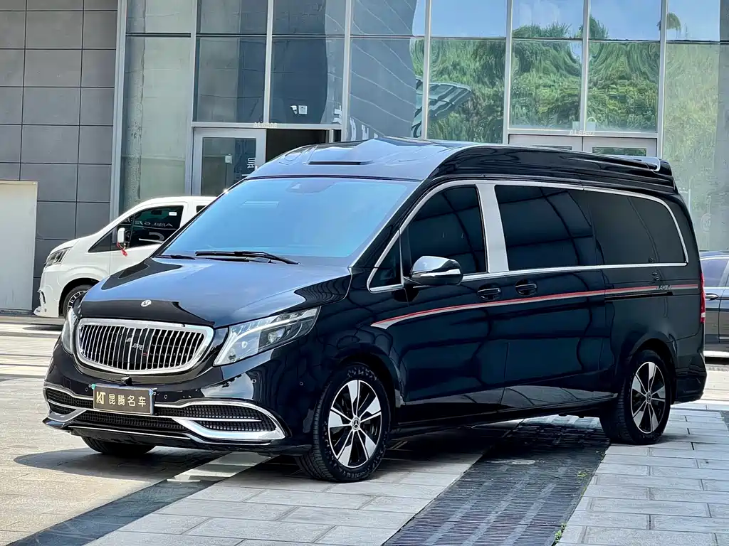 Mercedes-Benz V-Class 2023 — фото 1