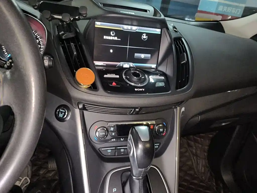 Ford Kuga 2015 — фото 14