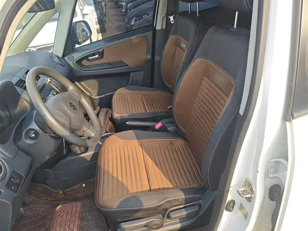Suzuki SX4 2015 — фото 11