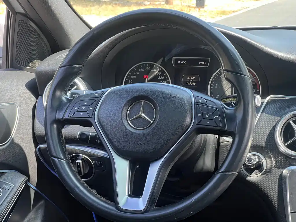 Mercedes-Benz A-Class 2014 — фото 13