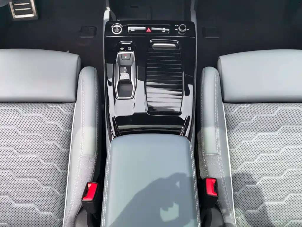 Audi Q6L E-Tron 2025 — фото 15