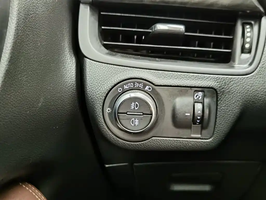 Buick Envision Plus 2016 — фото 21