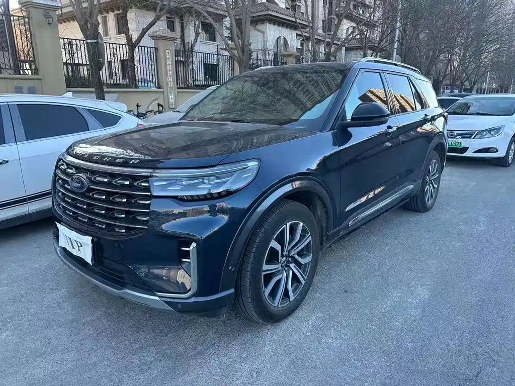 Ford Explorer 2023 — фото 1