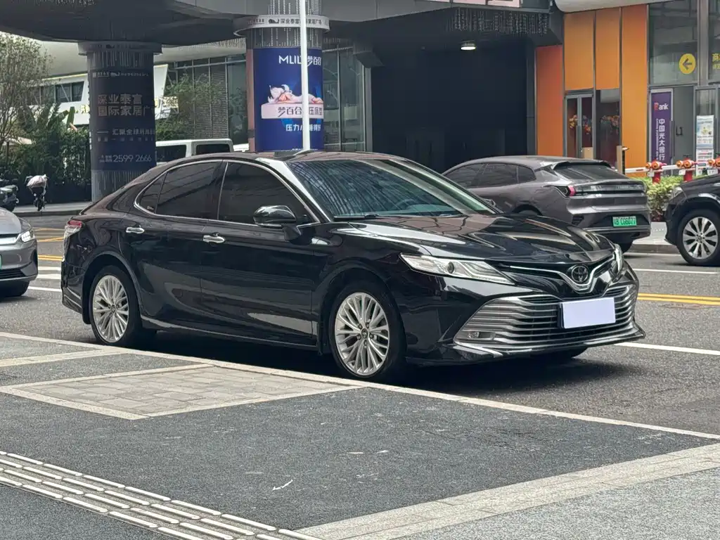 Toyota Camry 2019 — фото 17