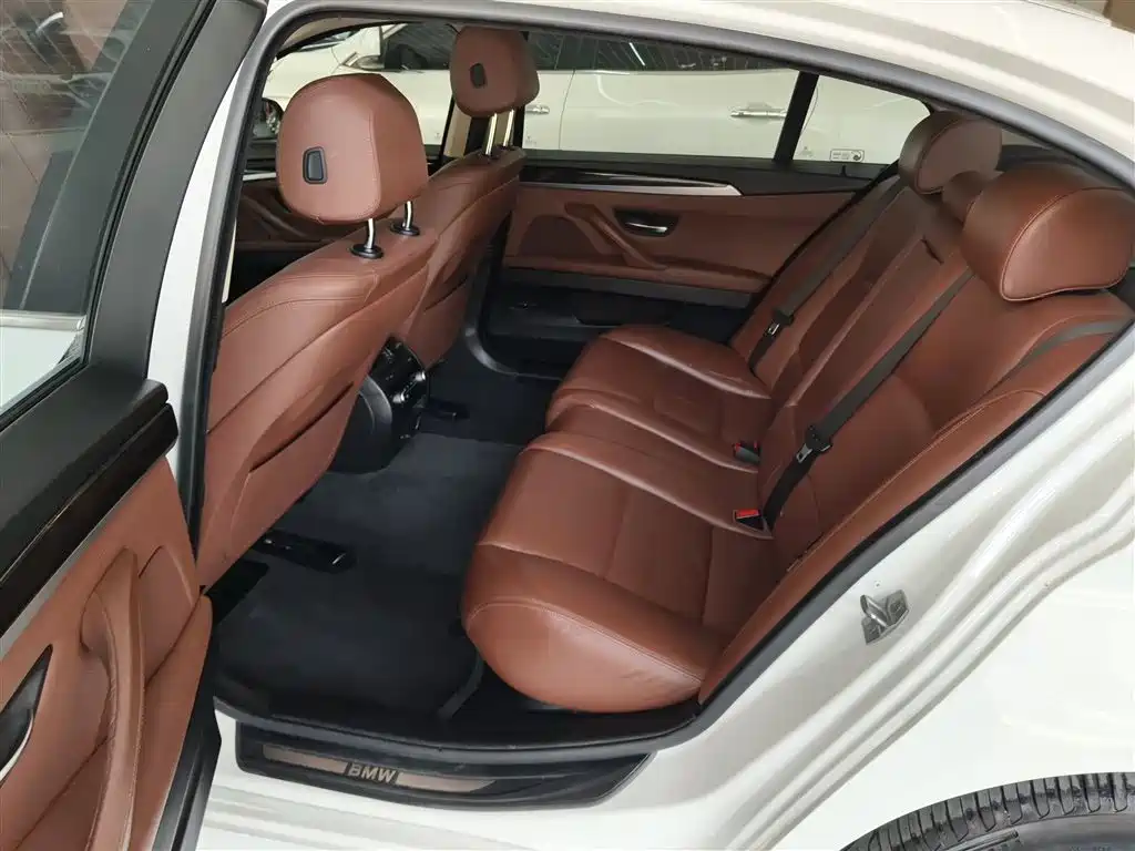 BMW 5 Series 2016 — фото 13