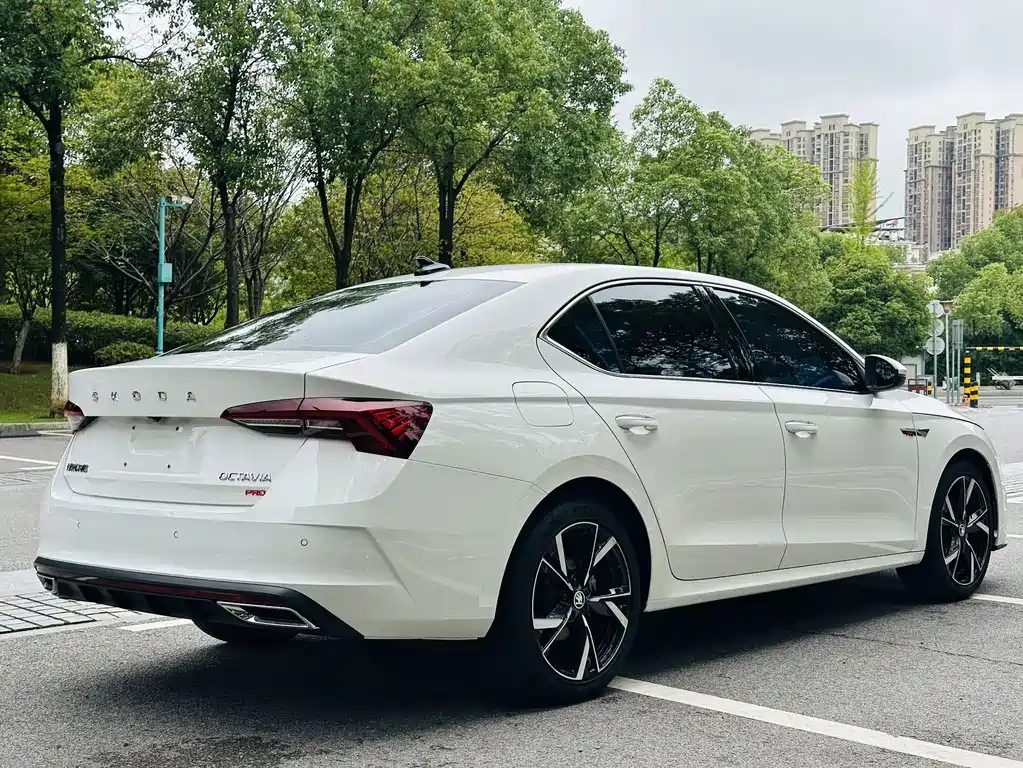 Skoda Octavia 2022 — фото 10