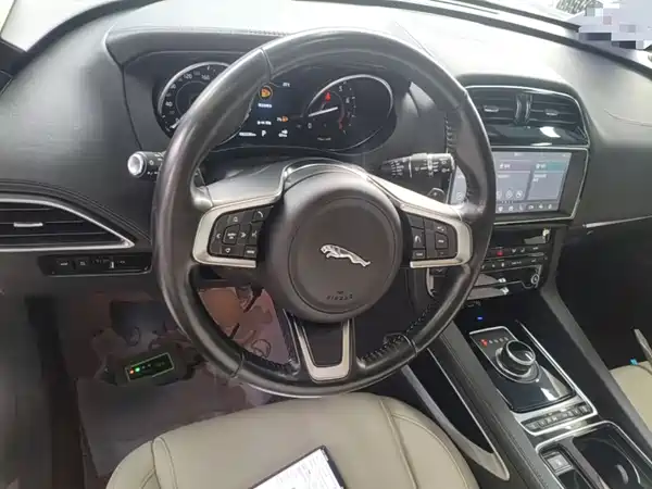 Jaguar F-PACE 2021