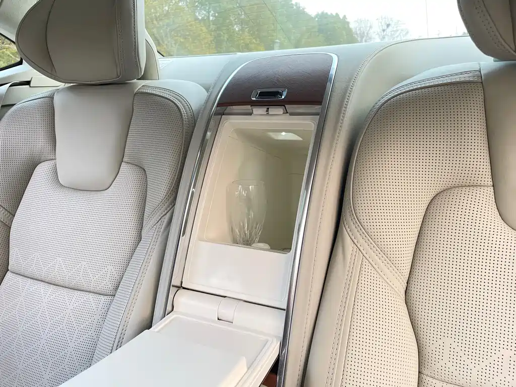 Volvo S90 PHEV 2018 — фото 18