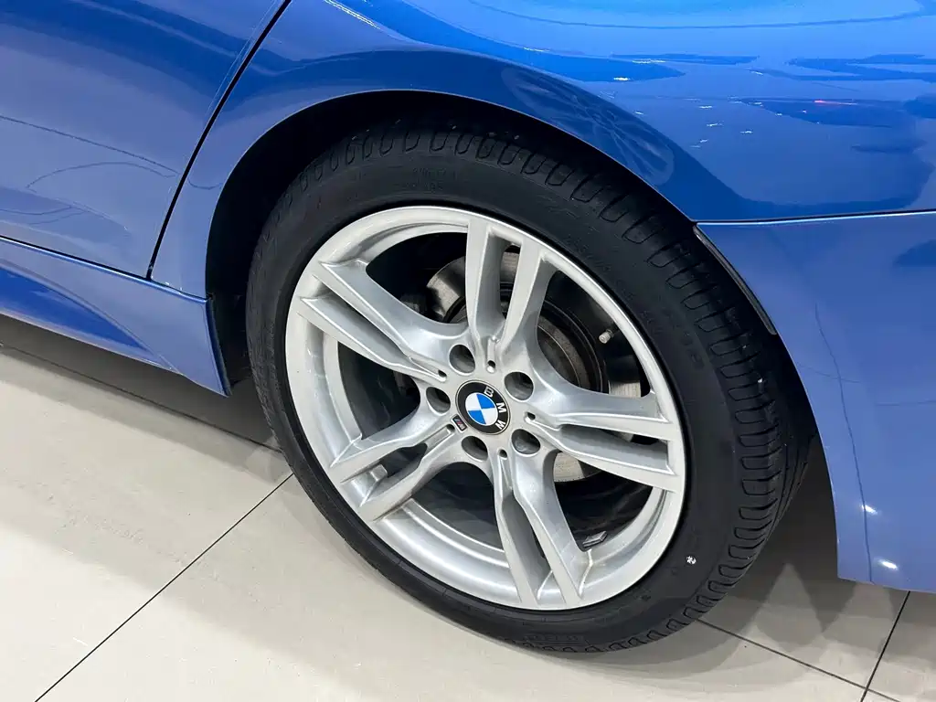 BMW 3 Series 2019 — фото 25