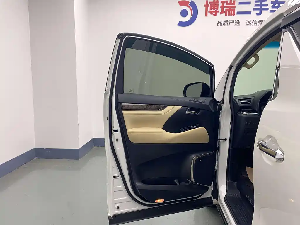 Toyota Alphard 2019 — фото 14