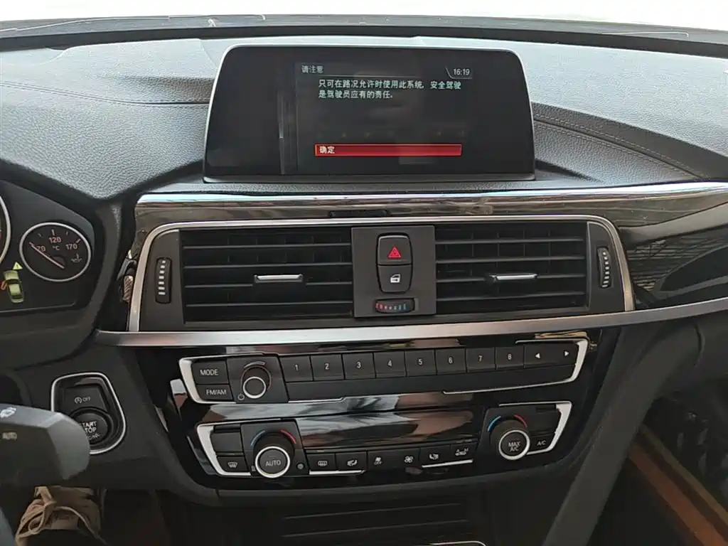 BMW 3 Series 2018 — фото 13