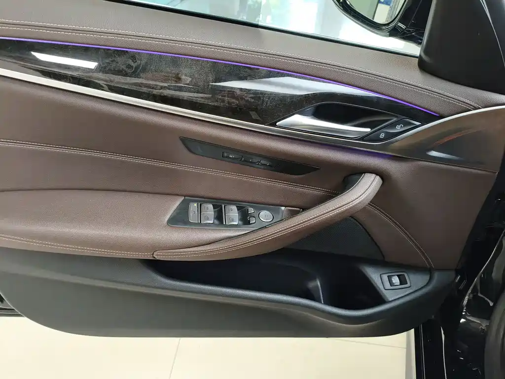 BMW 5 Series 2020 — фото 14