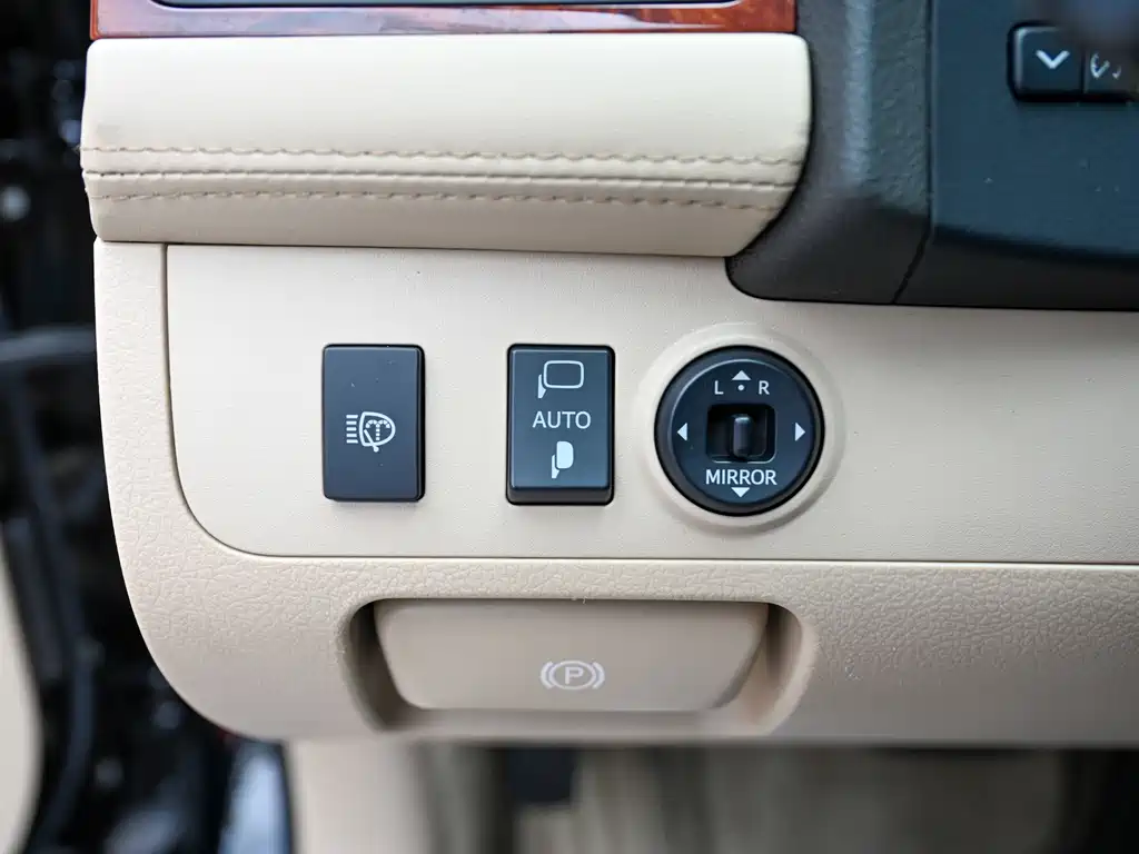 Toyota Crown 2014 — фото 10
