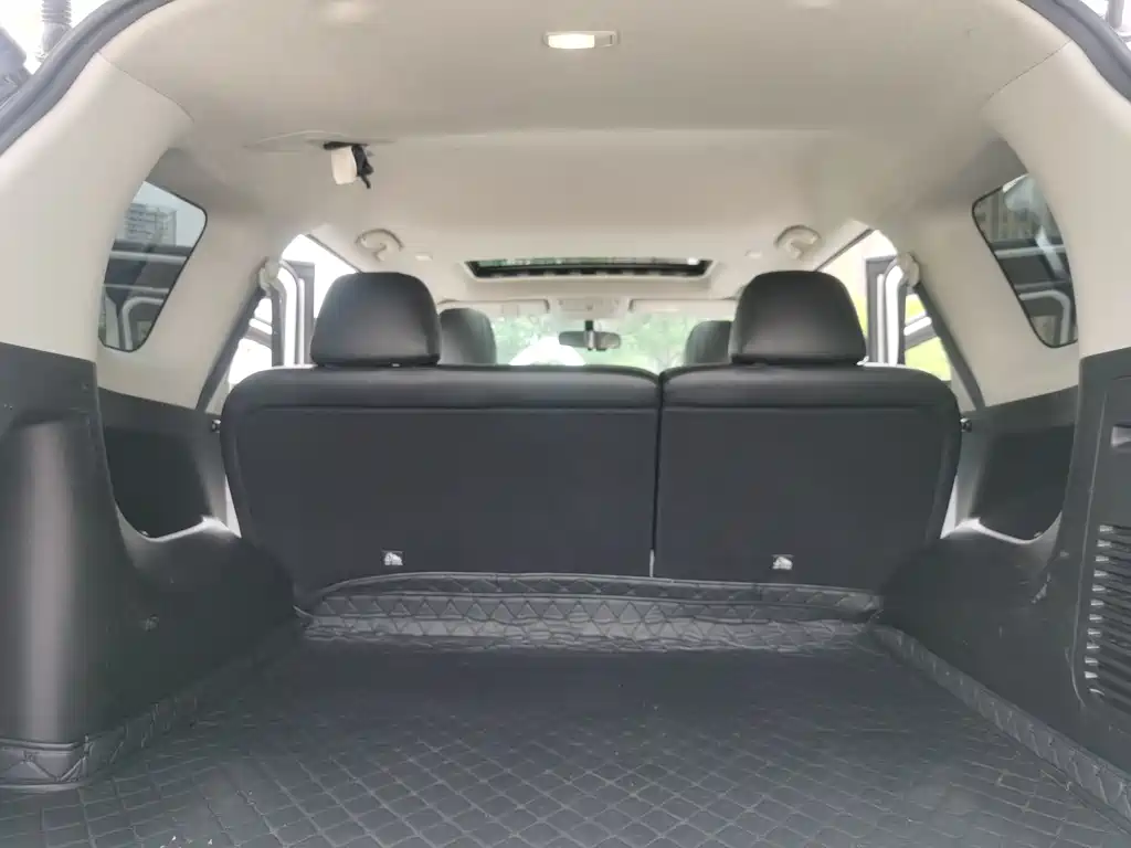 Nissan Terra 2018 — фото 10