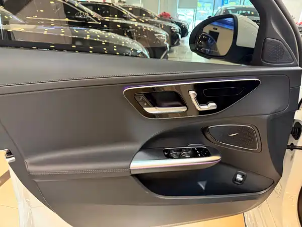 Mercedes-Benz C-Class 2025