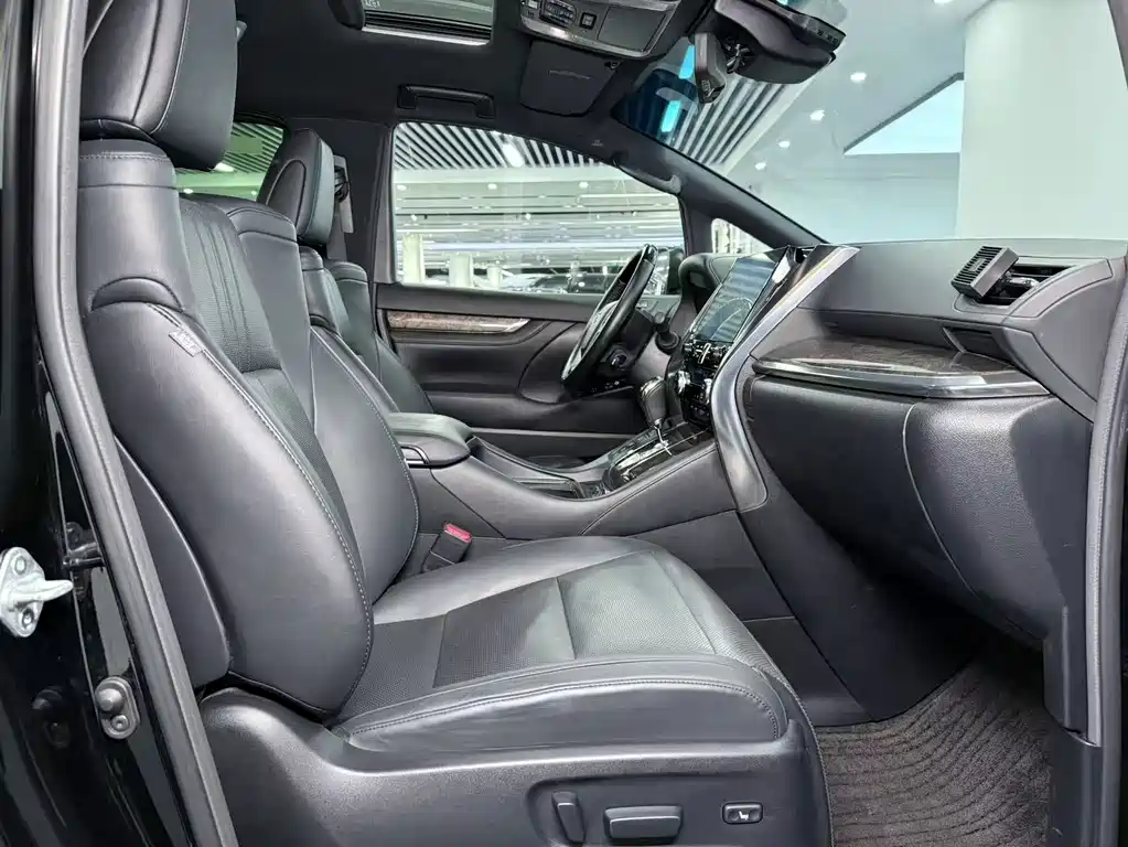Toyota Vellfire 2022 — фото 10