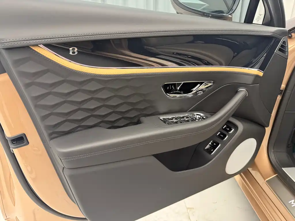 Bentley Flying Spur PHEV 2025 — фото 4