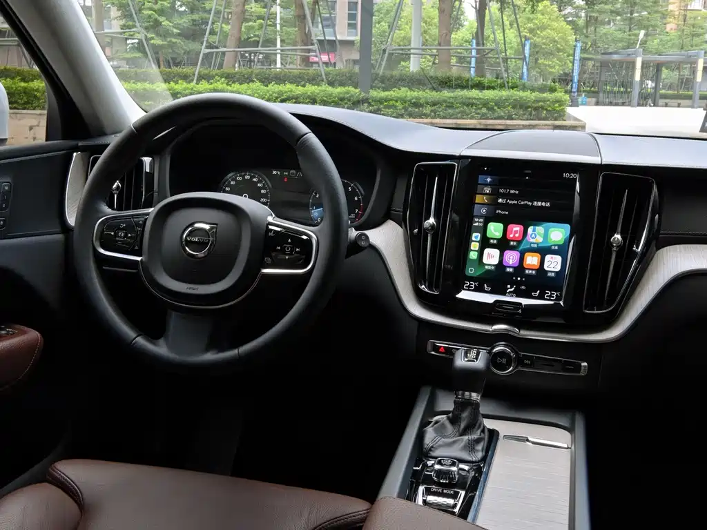 Volvo XC60 2020 — фото 24
