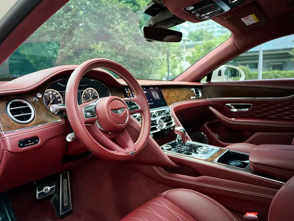 Bentley Flying Spur 2023 — фото 17