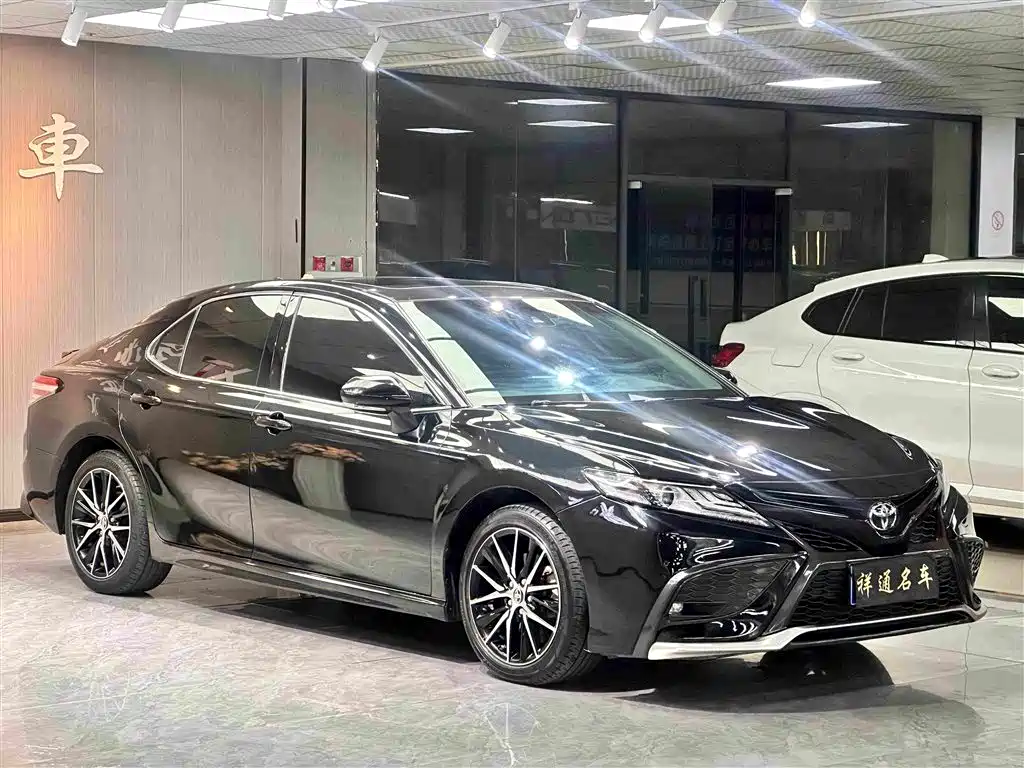 Toyota Camry 2022 — фото 5