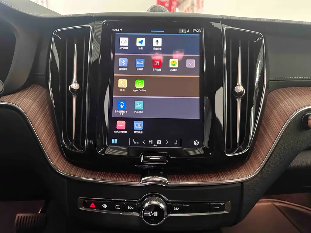 Volvo XC60 PHEV 2024 — фото 13