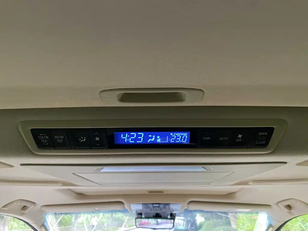 Toyota Alphard 2023 — фото 25