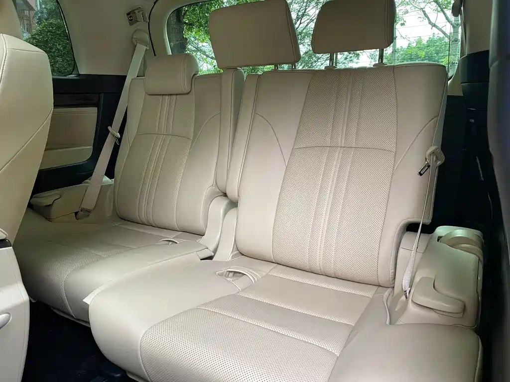 Toyota Alphard 2023 — фото 8