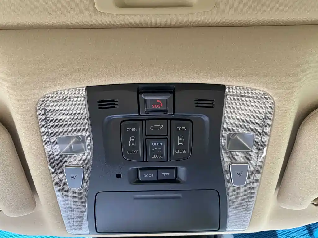 Toyota Alphard 2023 — фото 26
