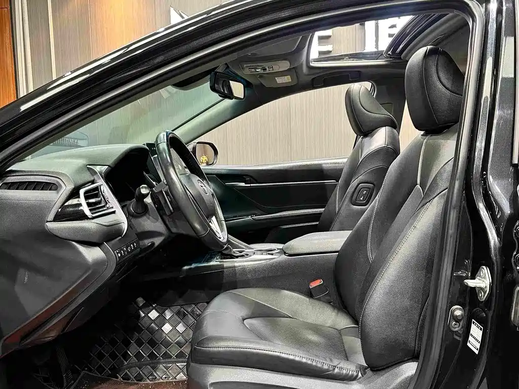 Toyota Camry 2022 — фото 11