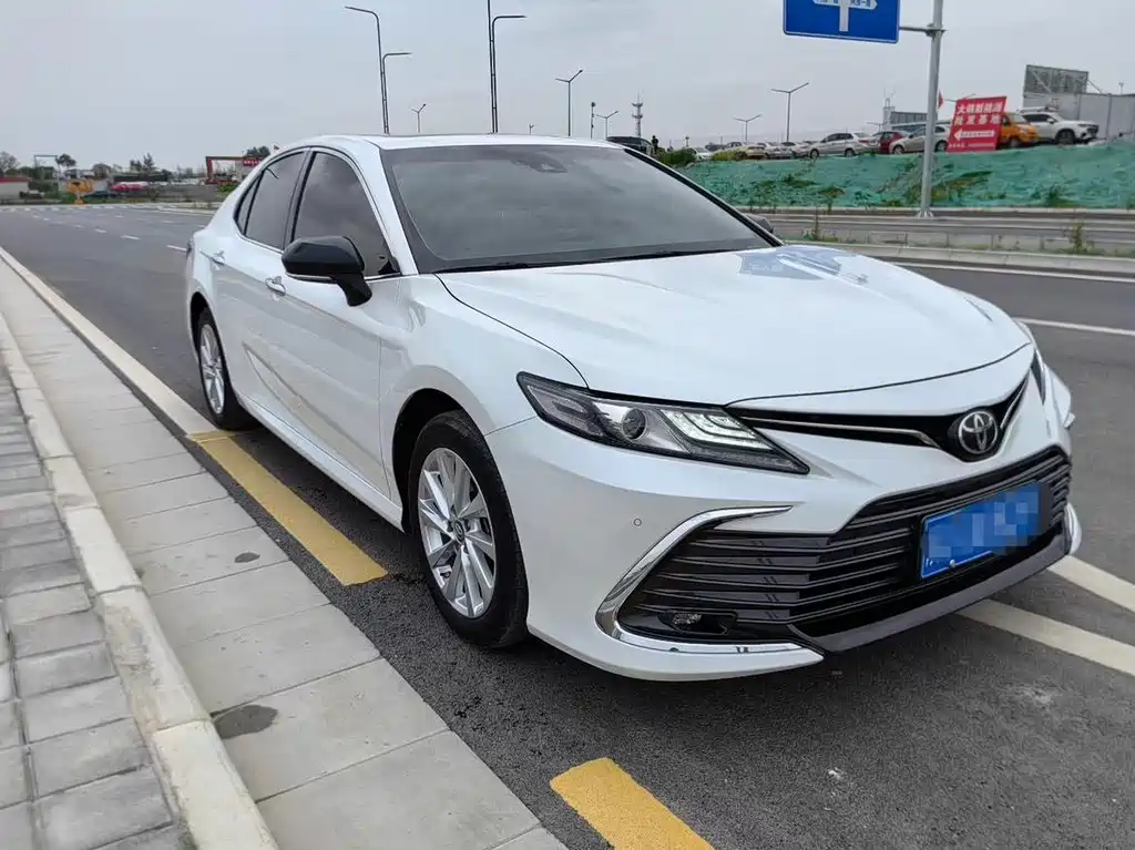 Toyota Camry 2022 — фото 3