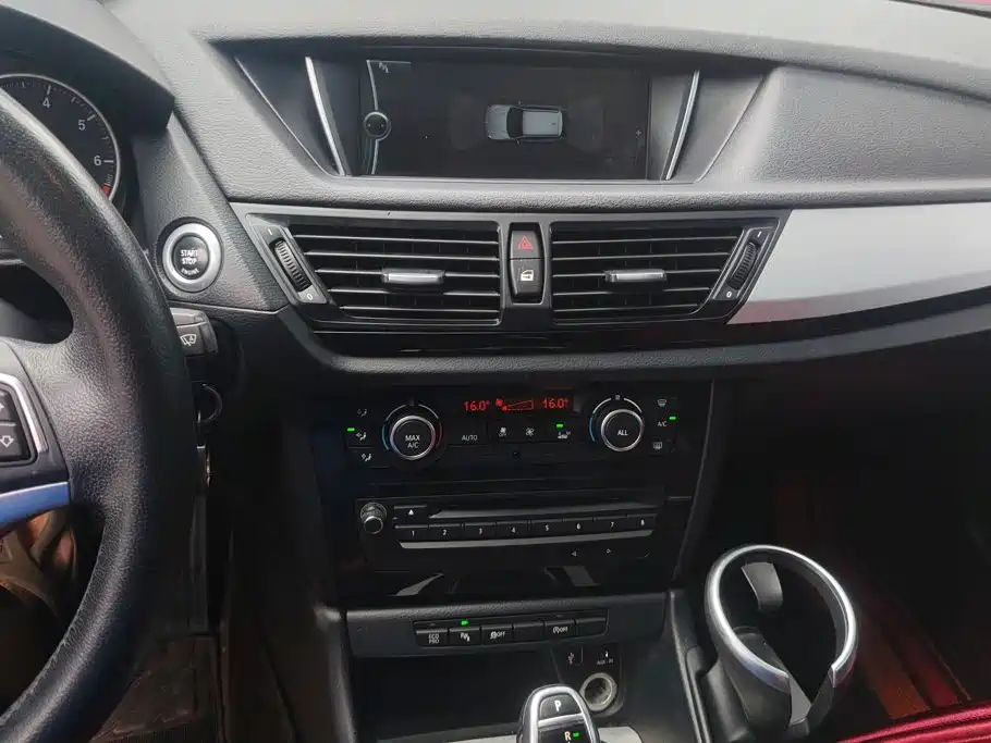 BMW X1 2015 — фото 13