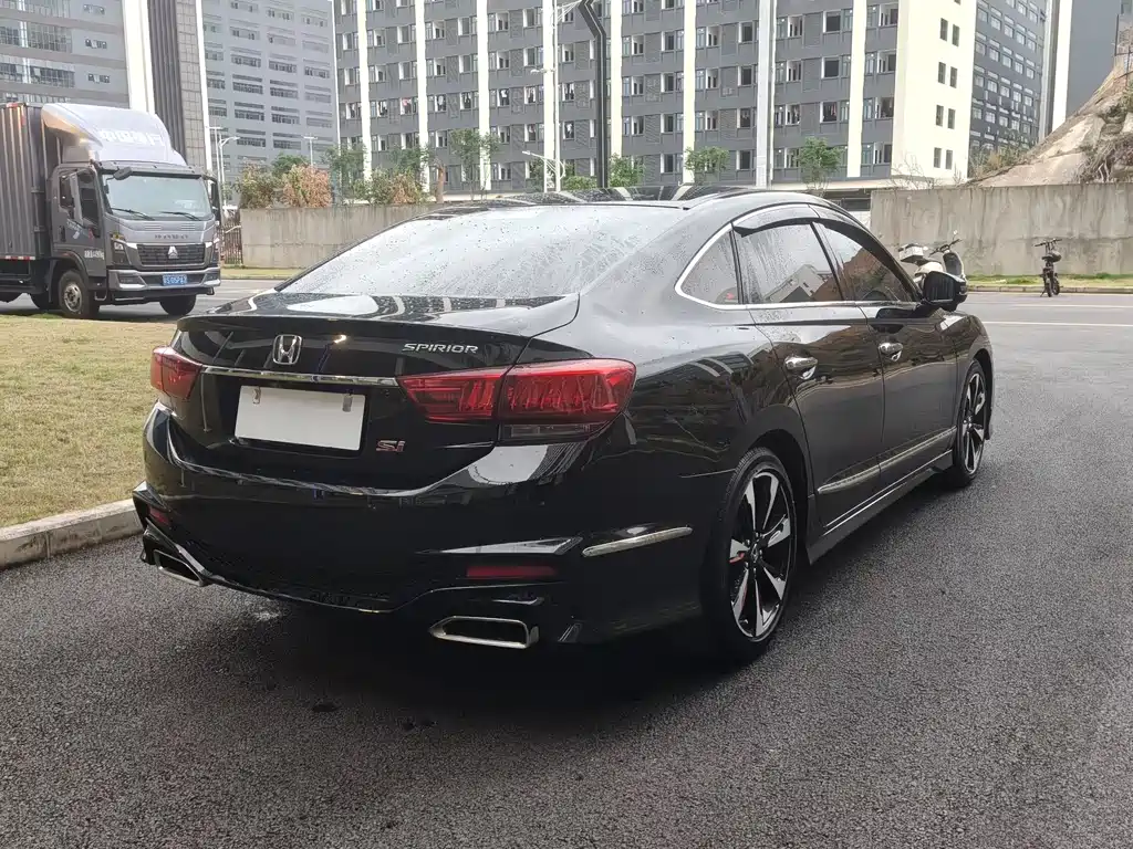 Honda Spirior 2015 — фото 9