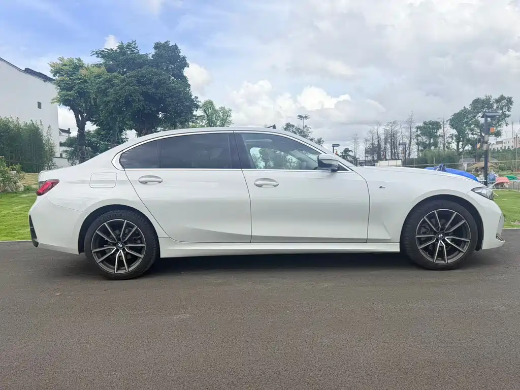 BMW 3 Series 2023