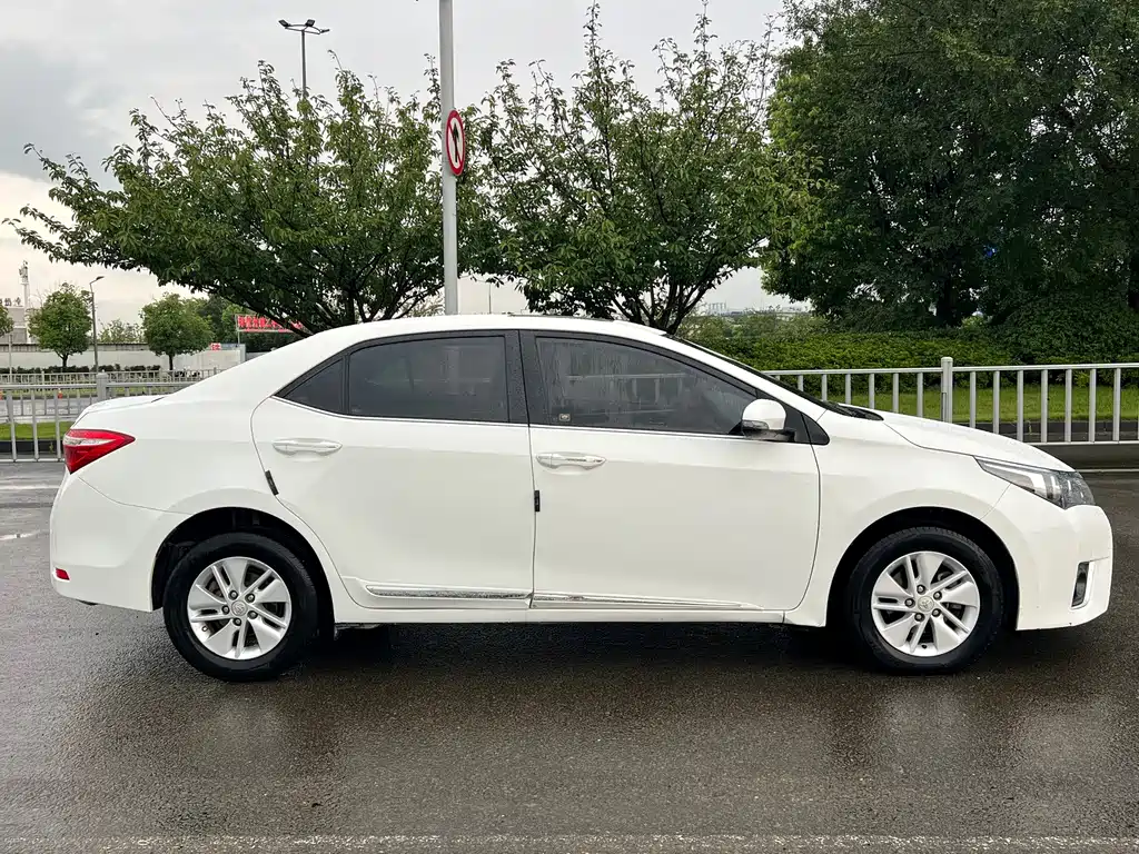 Toyota Corolla 2017 — фото 15