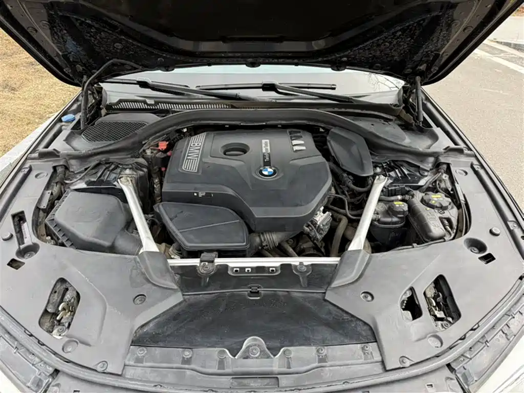 BMW 5 Series 2018 — фото 11