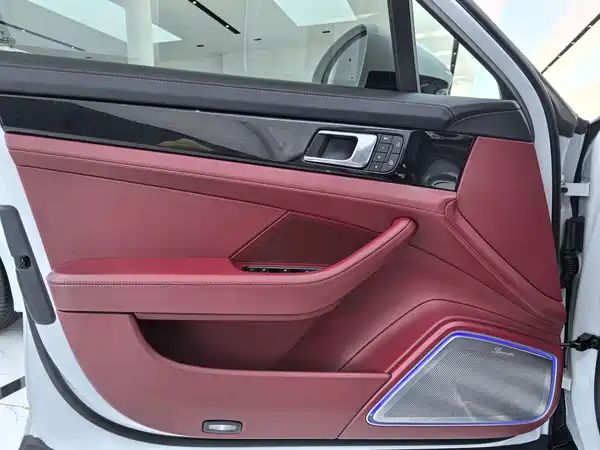 Porsche Panamera 2023