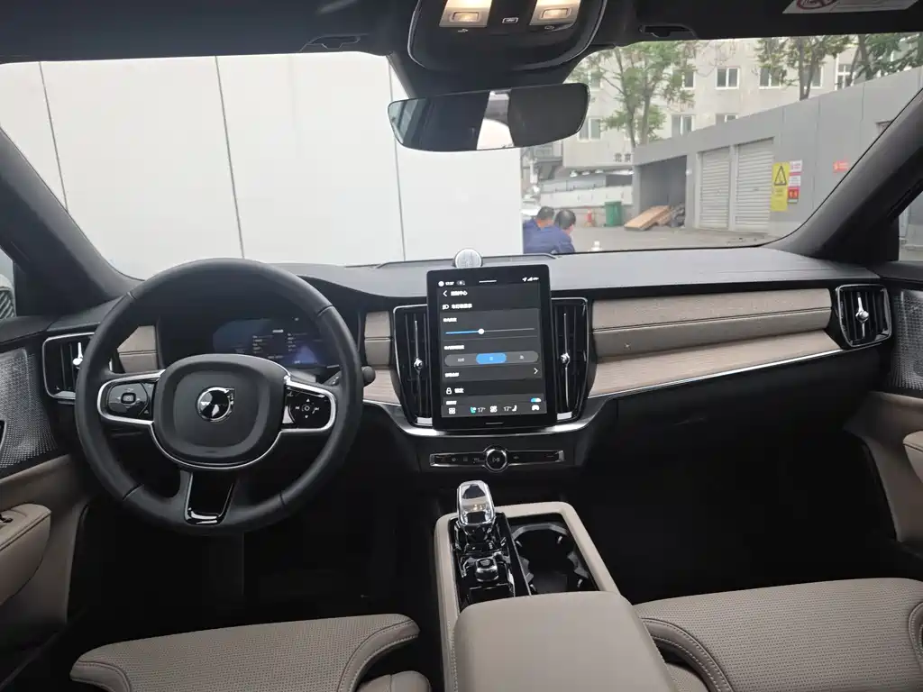 Volvo S90 PHEV 2025 — фото 16