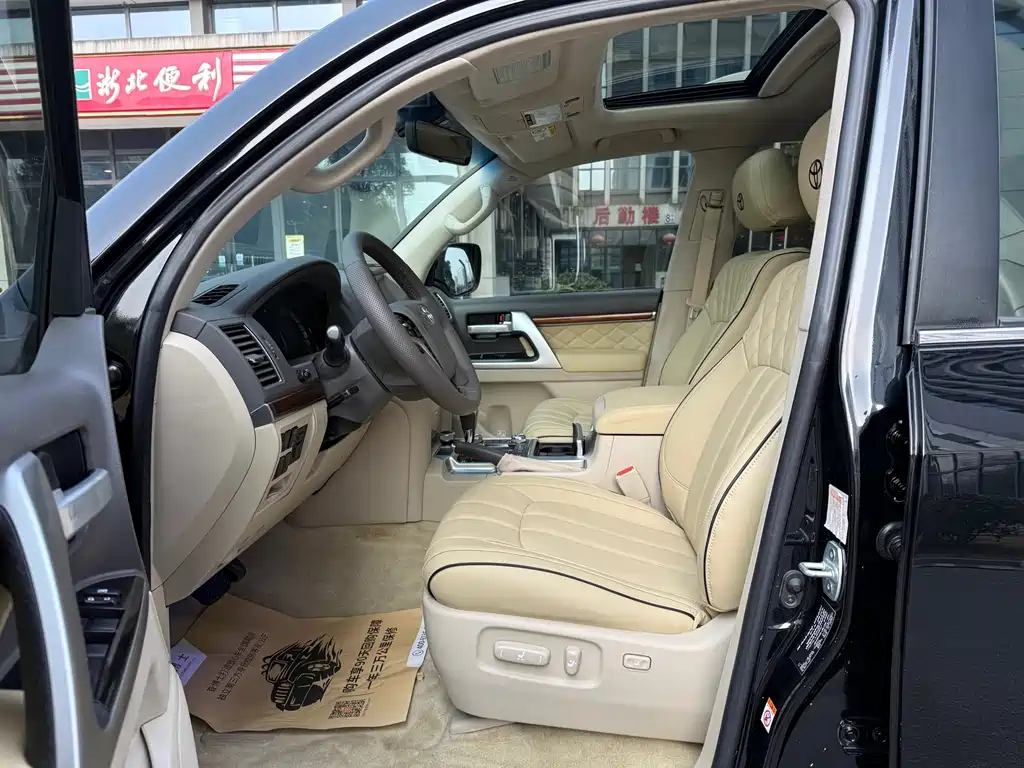 Toyota Land Cruiser 2018 — фото 15