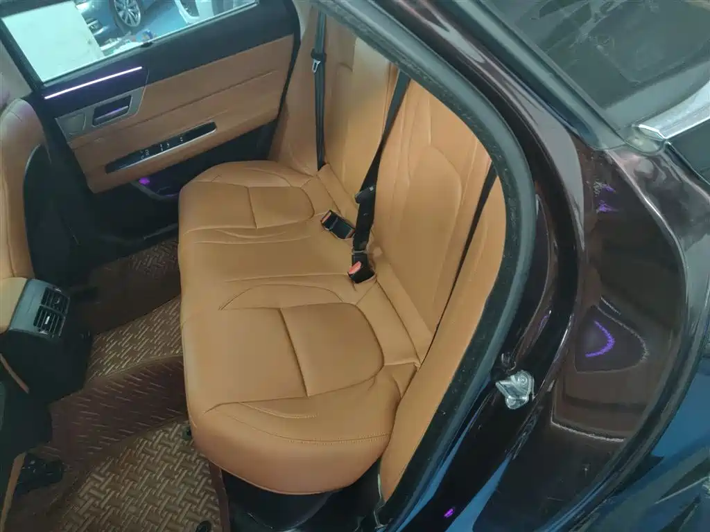Jaguar XFL 2018 — фото 17