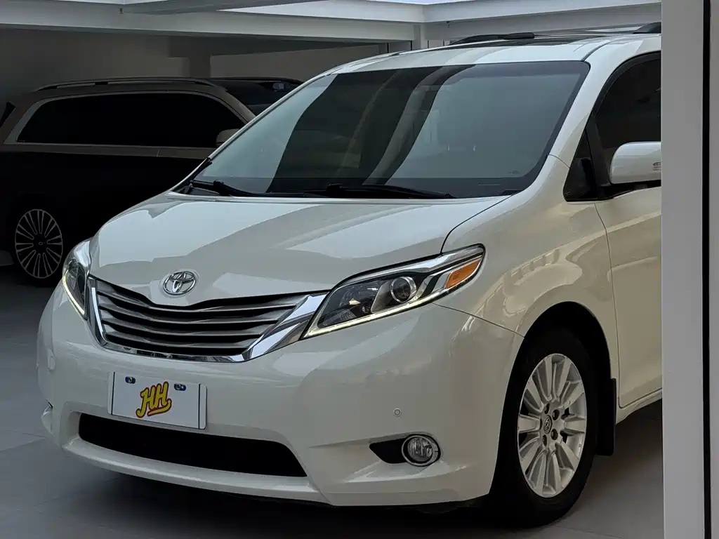 Toyota Sienna 2017 — фото 28