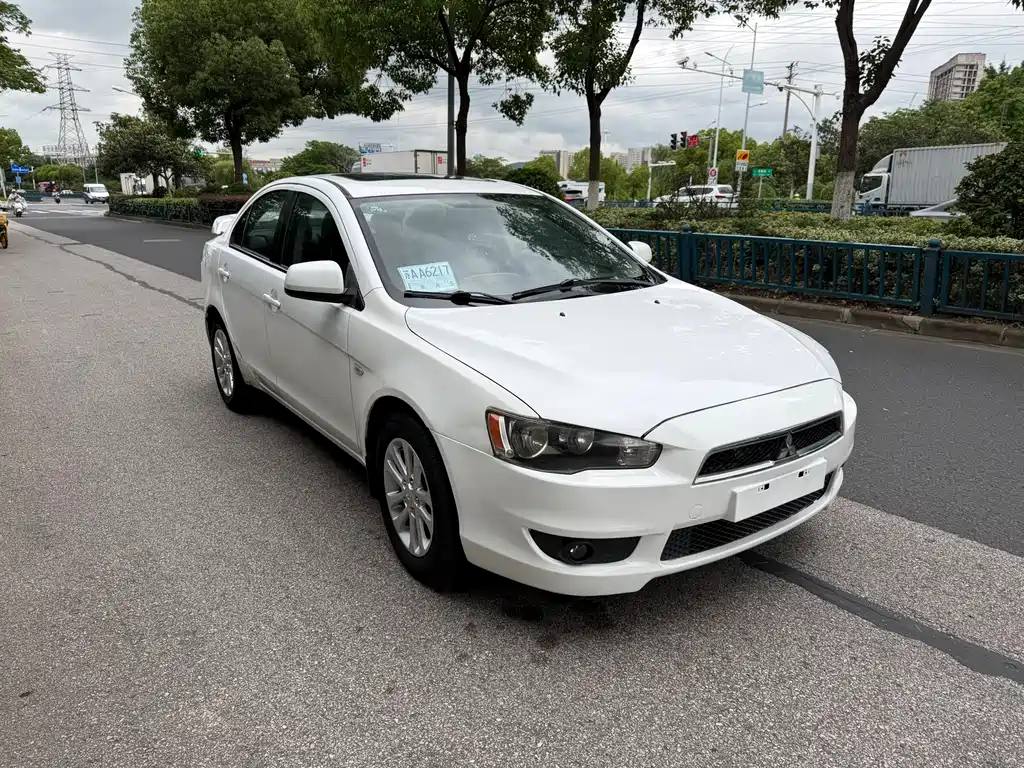 Mitsubishi Lancer EX 2012