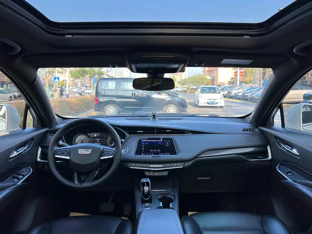 Cadillac XT4 2020 — фото 18