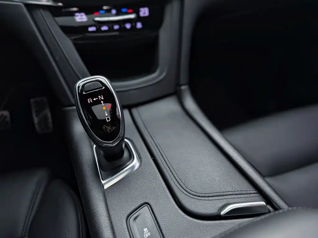 Cadillac XT5 2018 — фото 14