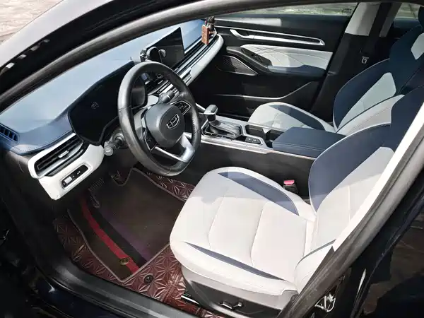Geely Emgrand 2022