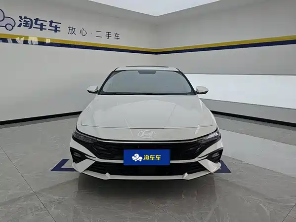 Hyundai Elantra 2025