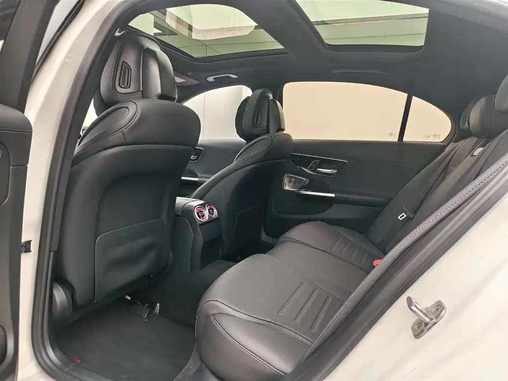 Mercedes-Benz C-Class 2024