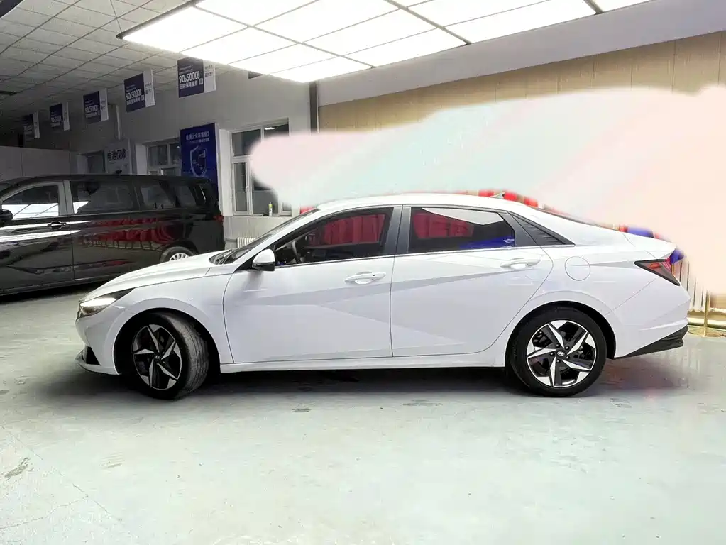 Hyundai Elantra 2023