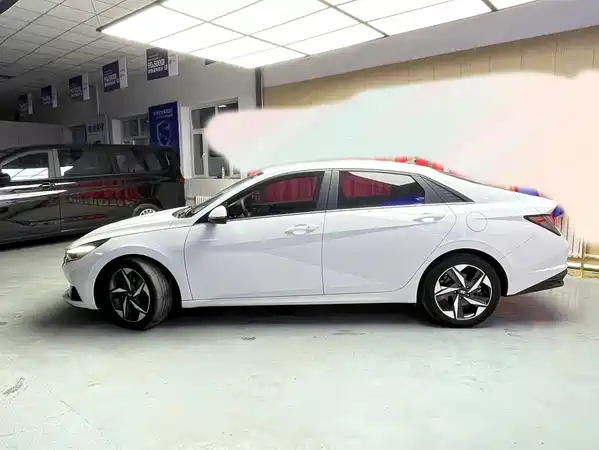 Hyundai Elantra 2023